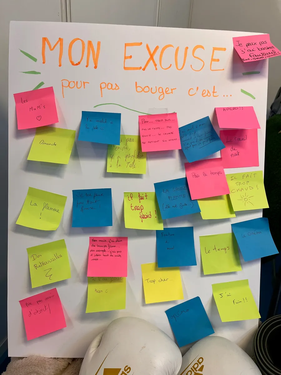 Un panneau « Mon excuse pour pas bouger c'est… » couvert de post-it écrits à la main : la flemme, pas le temps, trop cher, il fait trop froid